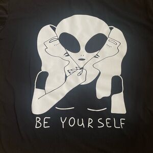 Be Yourself Alien Girl Black Woman’s Tee Shirt Size Small